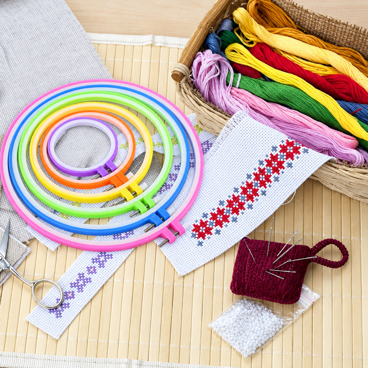 Home Collection 6-Piece Embroidery Hoops Set with 15 Needles