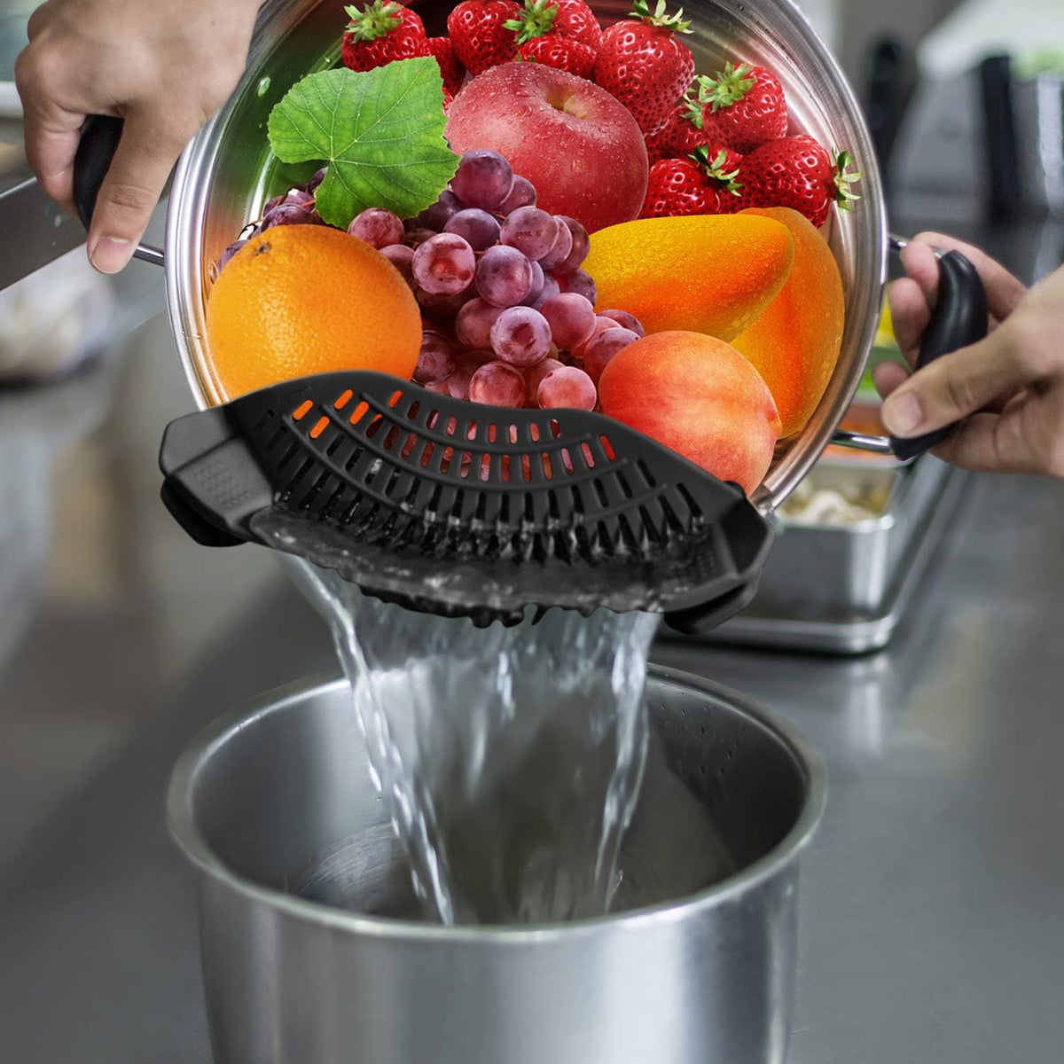 Home Collection Clip-On Silicone Pasta Strainer 8.86x3.55 inch Space-Saving Kitchen Colander