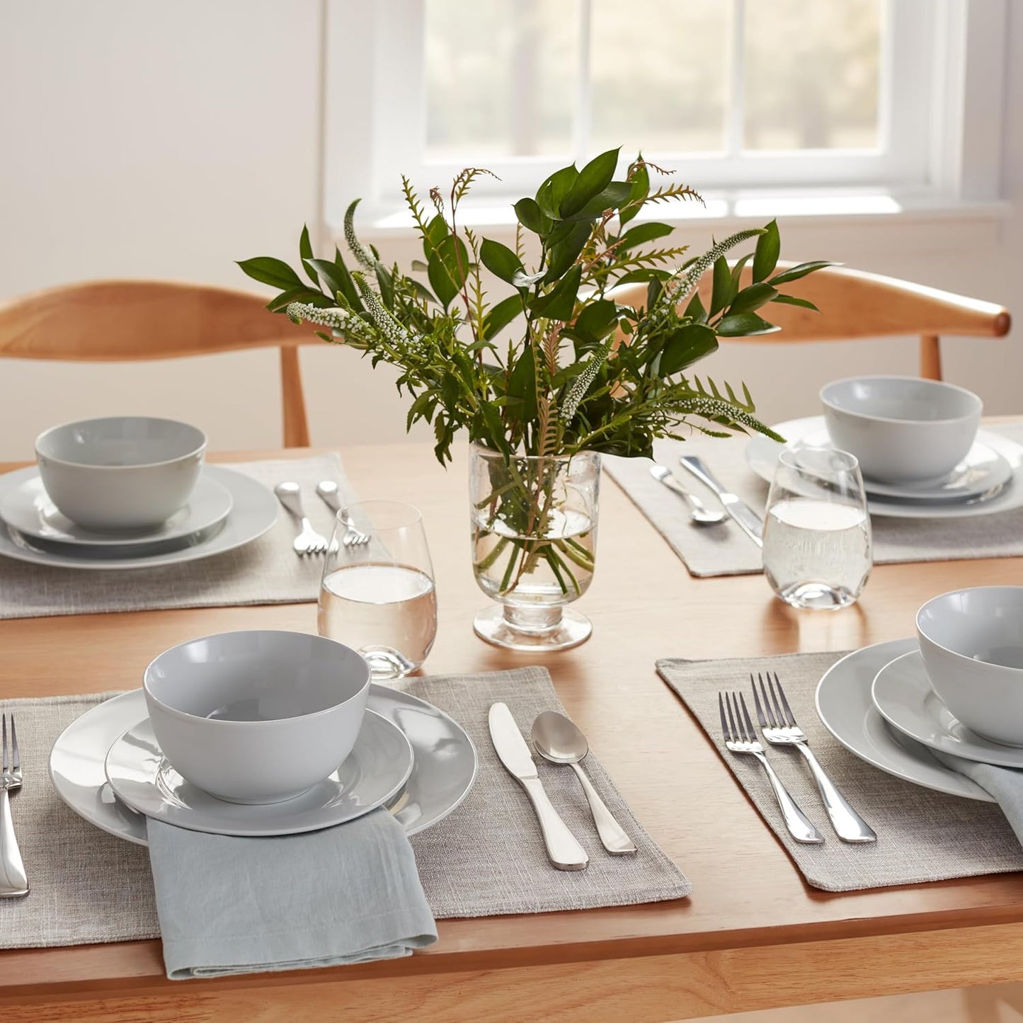 Home Collection 18-Piece White Porcelain Dinnerware Set