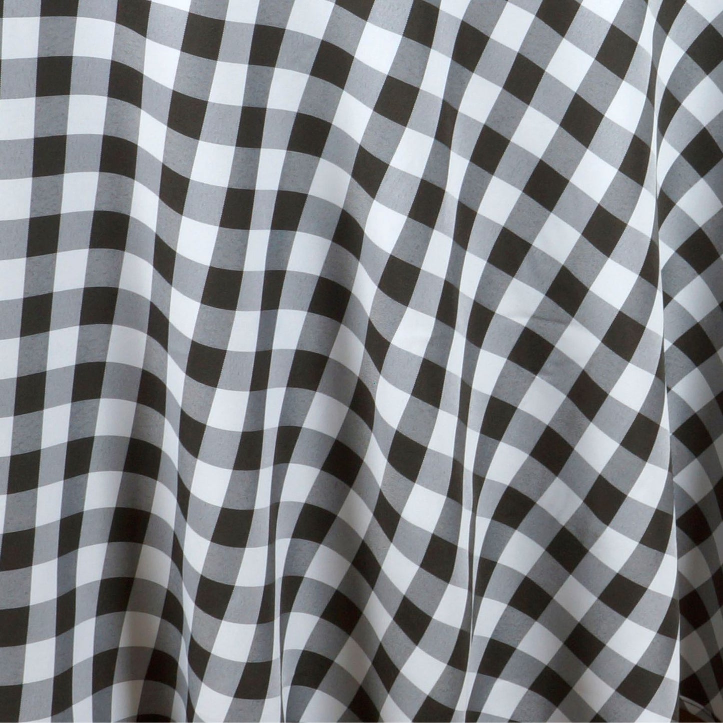 Home Collection Checkered Gingham Polyester Round Tablecloth 108"