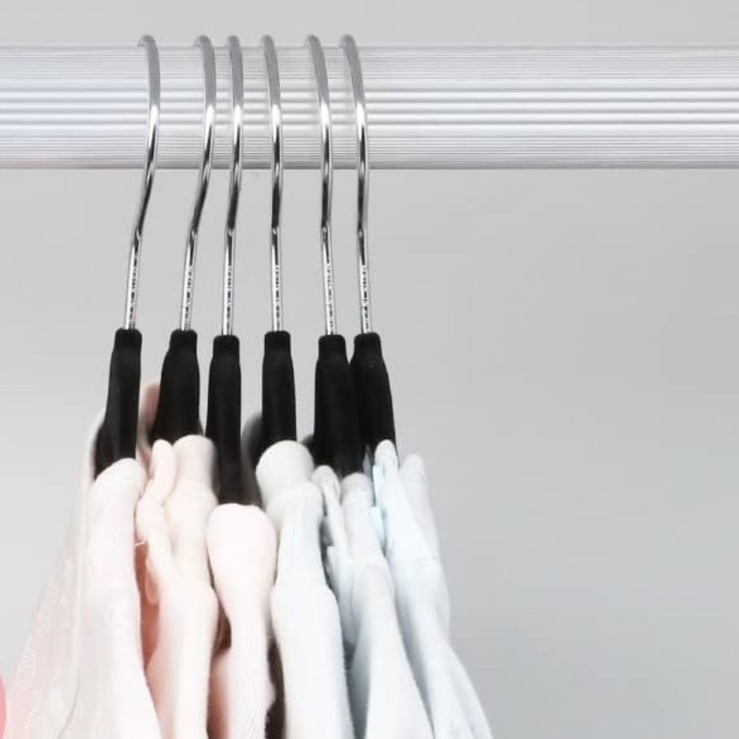 Home Collection Pack of 16 Non-Slip Velvet Hangers with Movable Clips 11.8 Inch