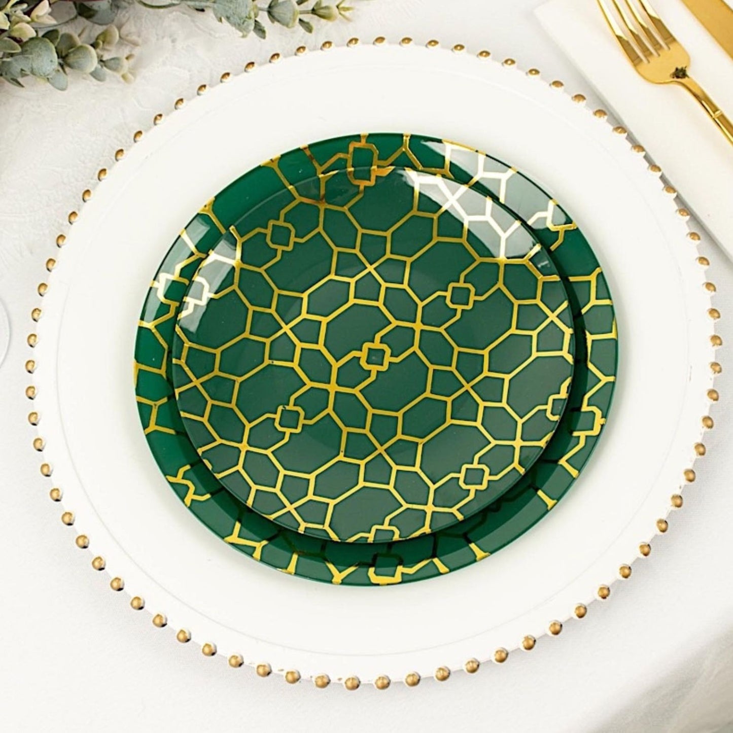 Home Collection Pack of 20 Round Plastic Dinner Plates Gold Geometric Design