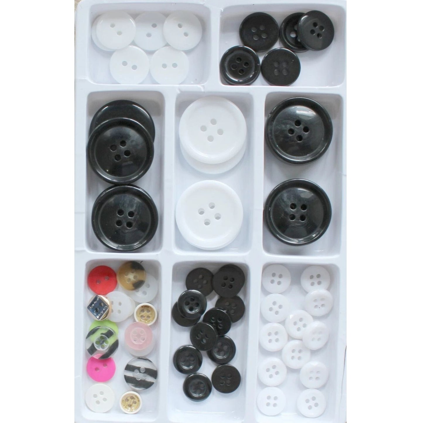 Home Collection 60 Pieces Assorted Sewing Buttons