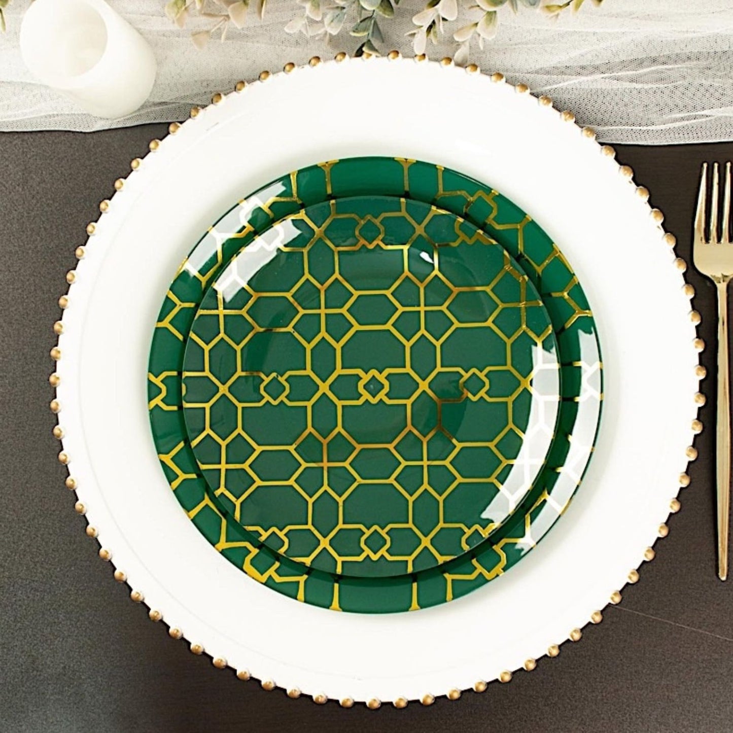Home Collection Pack of 20 Round Plastic Dinner Plates Gold Geometric Design